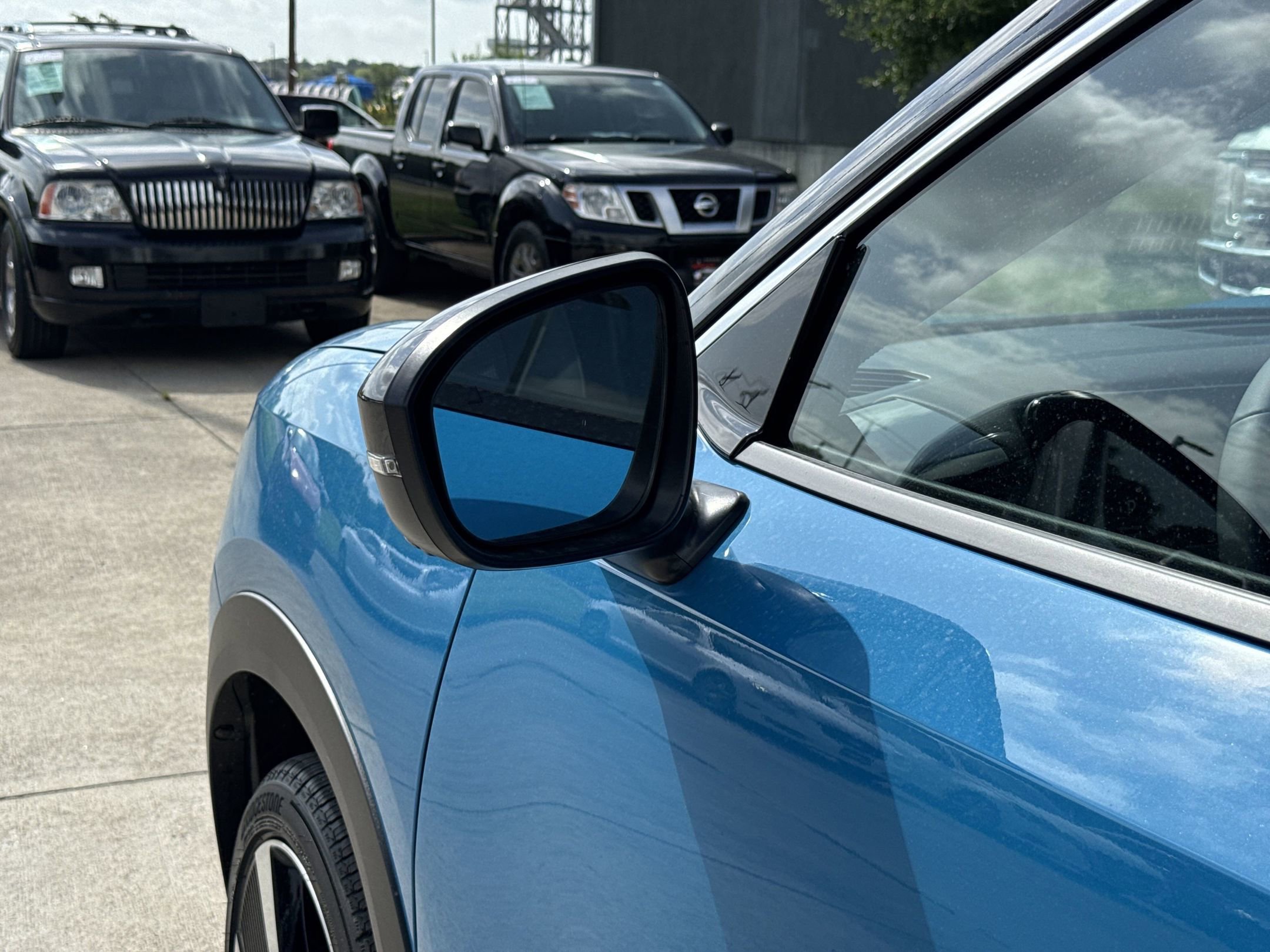 2025 Nissan Kicks SR photo 10