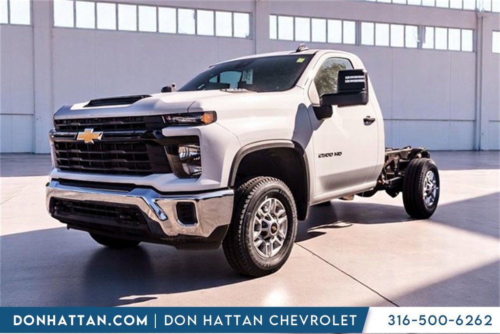 2025 Chevrolet Silverado HD WT's photo