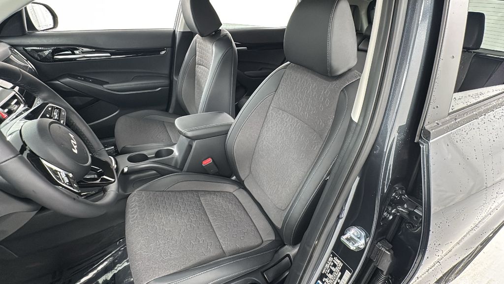 2026 Kia Seltos S photo 8