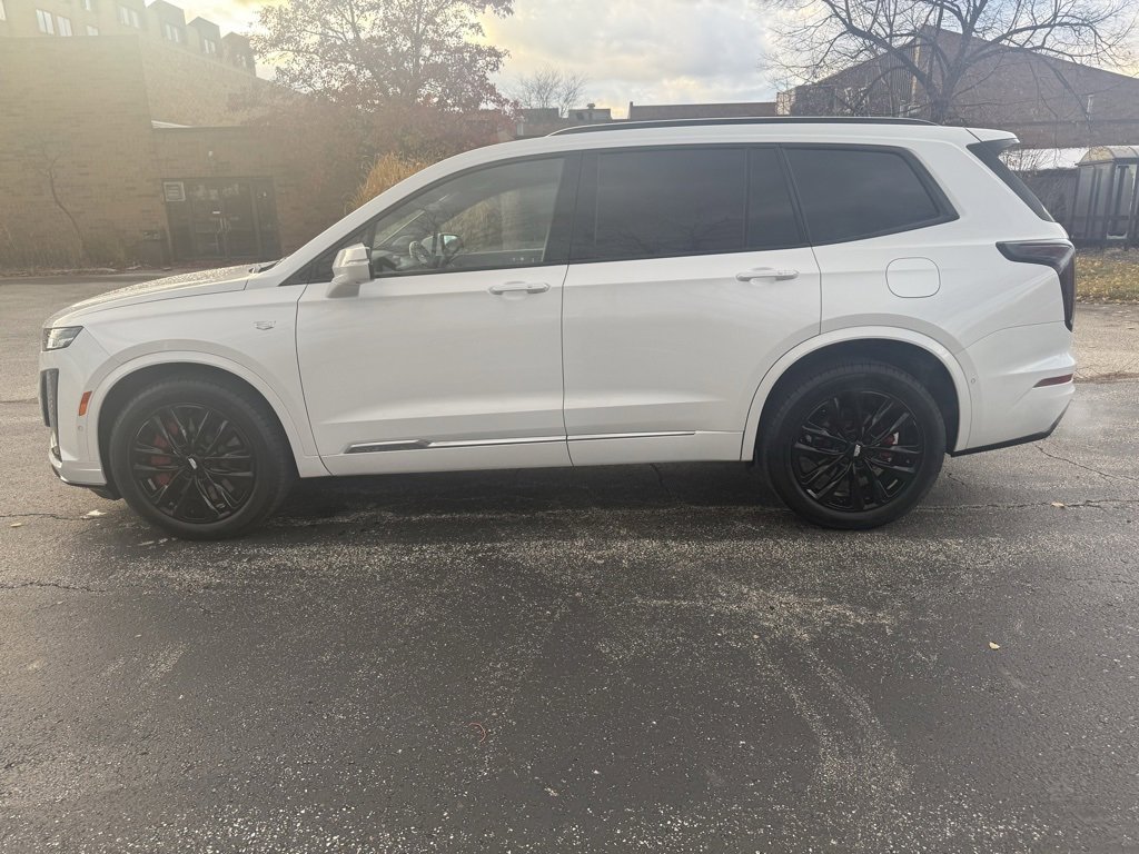 2023 Cadillac XT6 Sport photo 2