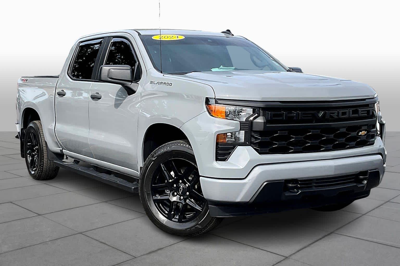 2024 Chevrolet Silverado 1500 Custom photo 2