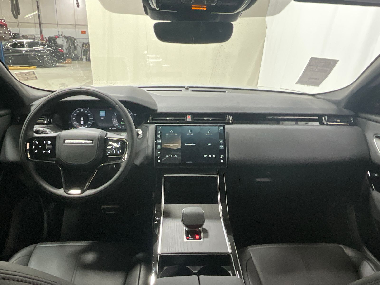 New 2025 Land Rover Range Rover Velar Dynamic SE 4 Door in Des Moines 