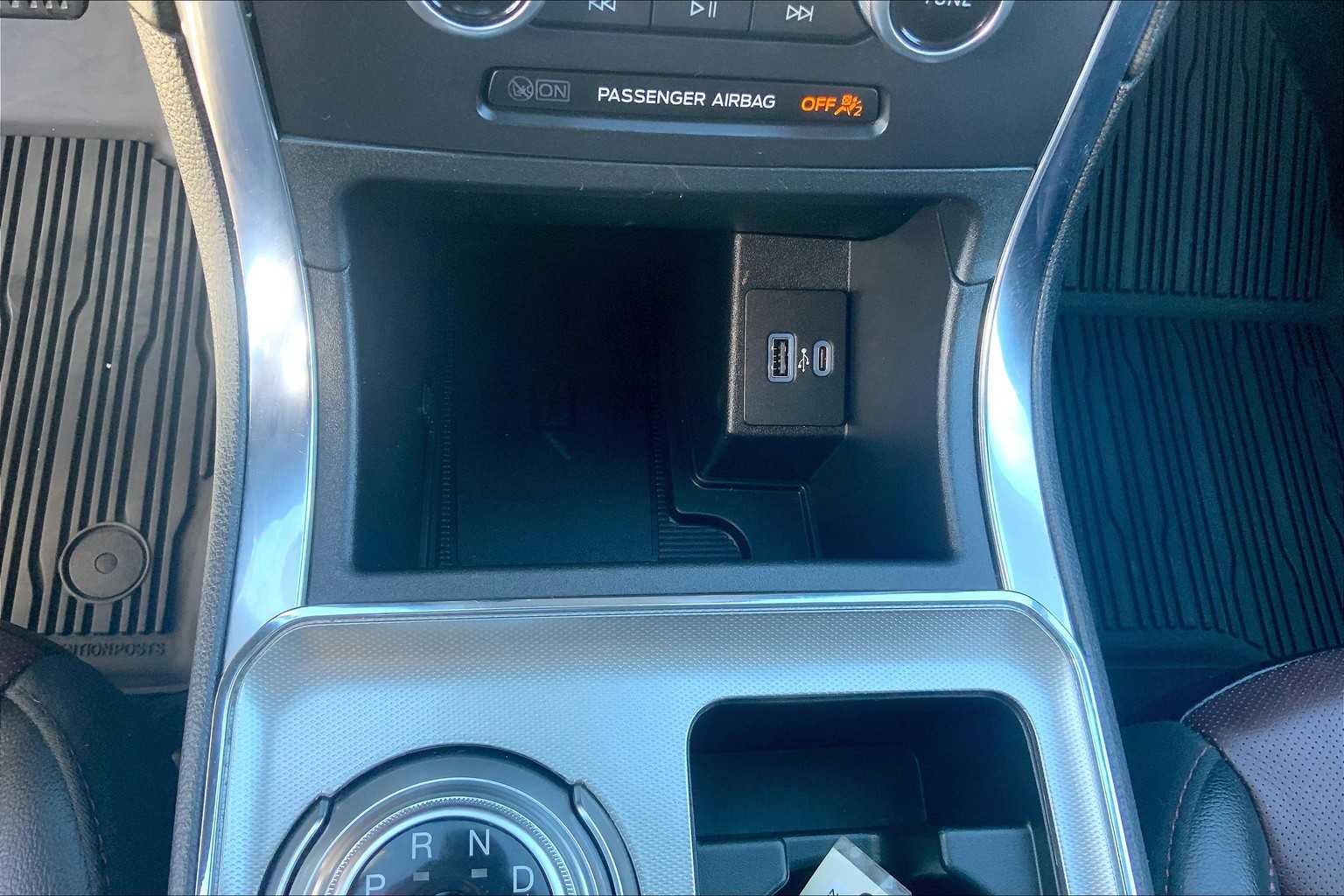 2022 Ford Edge Titanium photo 30