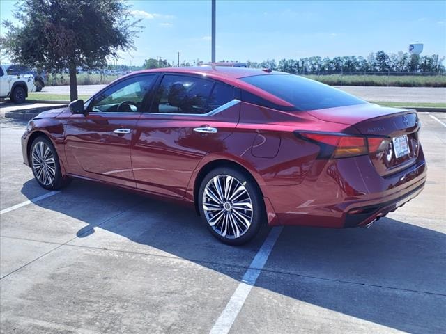 2025 Nissan Altima 2.5 SL photo 2