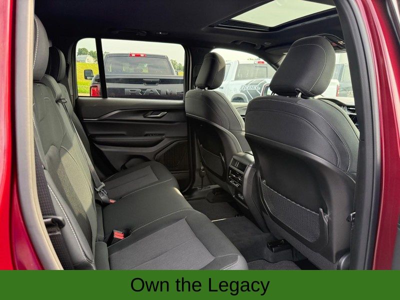 2025 Jeep Grand Cherokee Laredo X photo 4