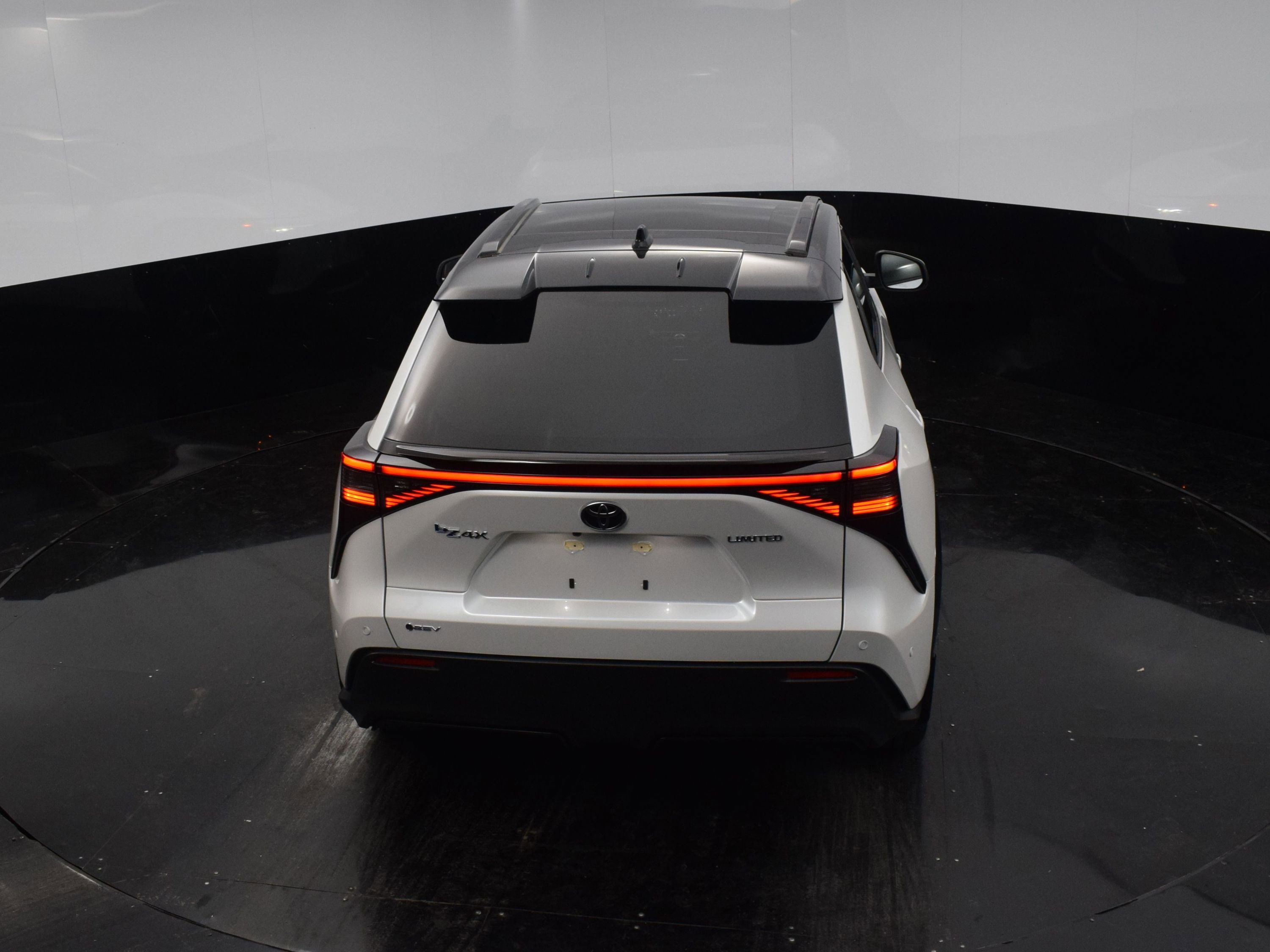 2024 Toyota bZ4X XLE photo 27