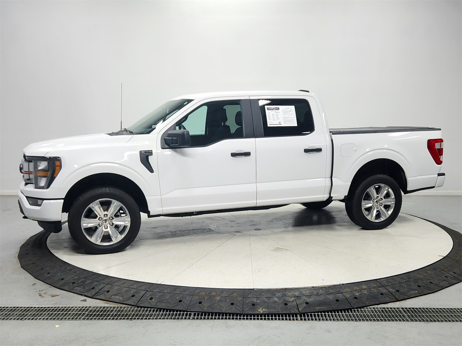 2023 Ford F-150 XL photo 4