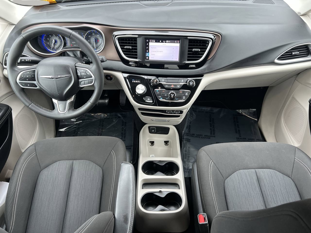 2022 Chrysler Voyager LX photo 12