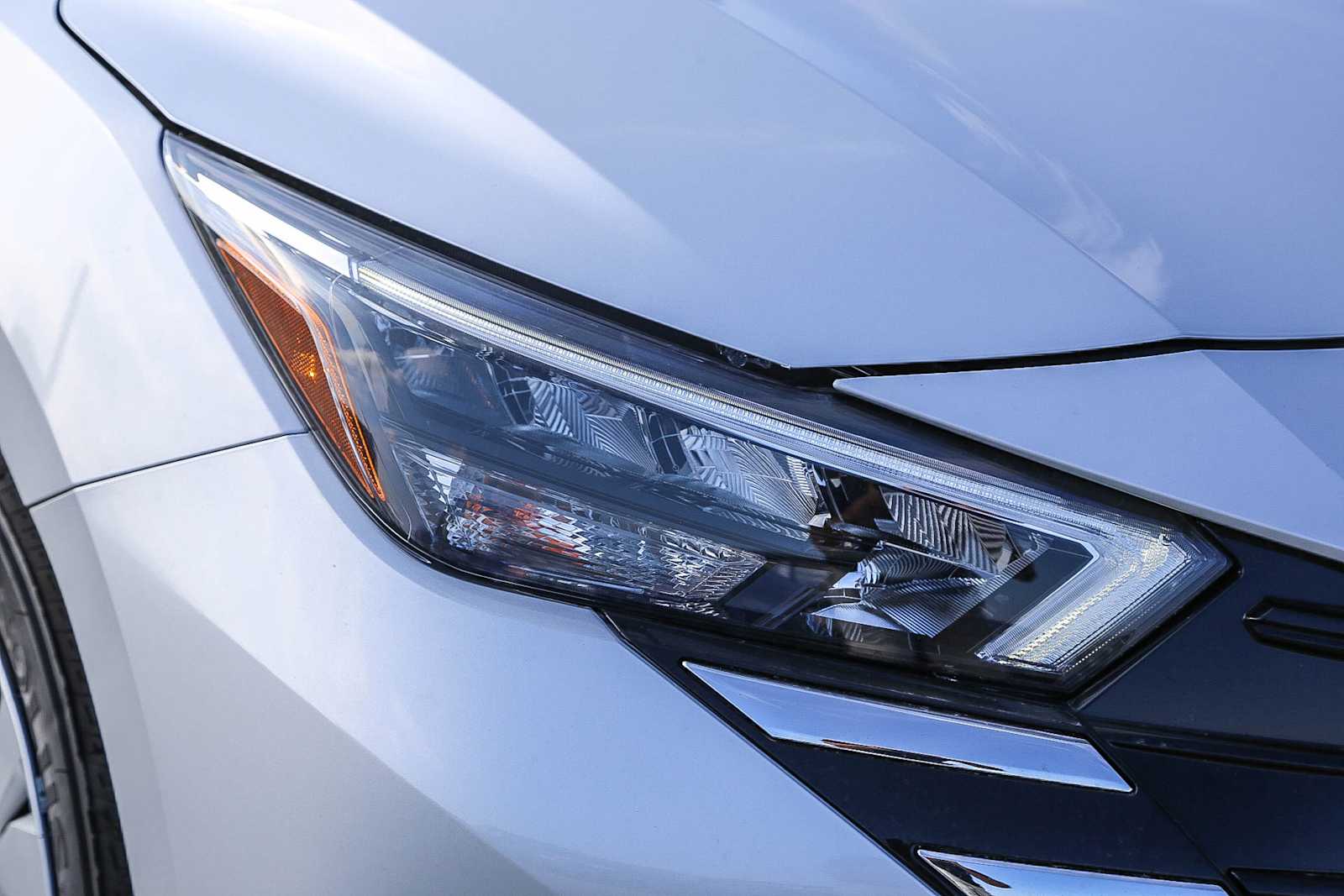 2025 Nissan Versa S photo 4