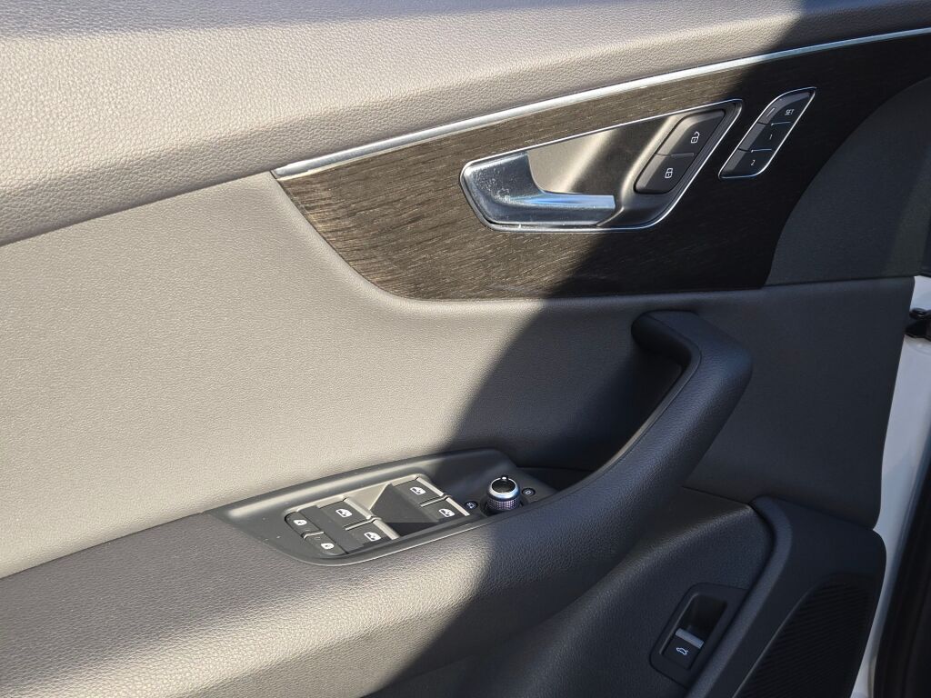 2022 Audi Q7 55 Premium Plus photo 22