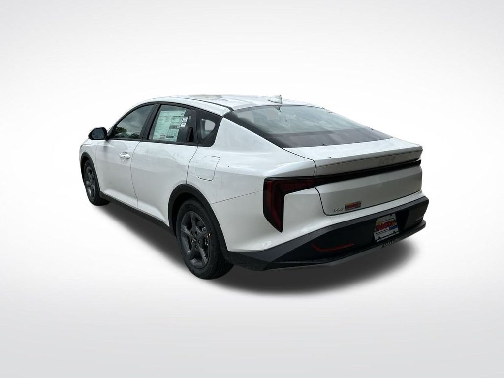 2025 Kia K4 LXS photo 3