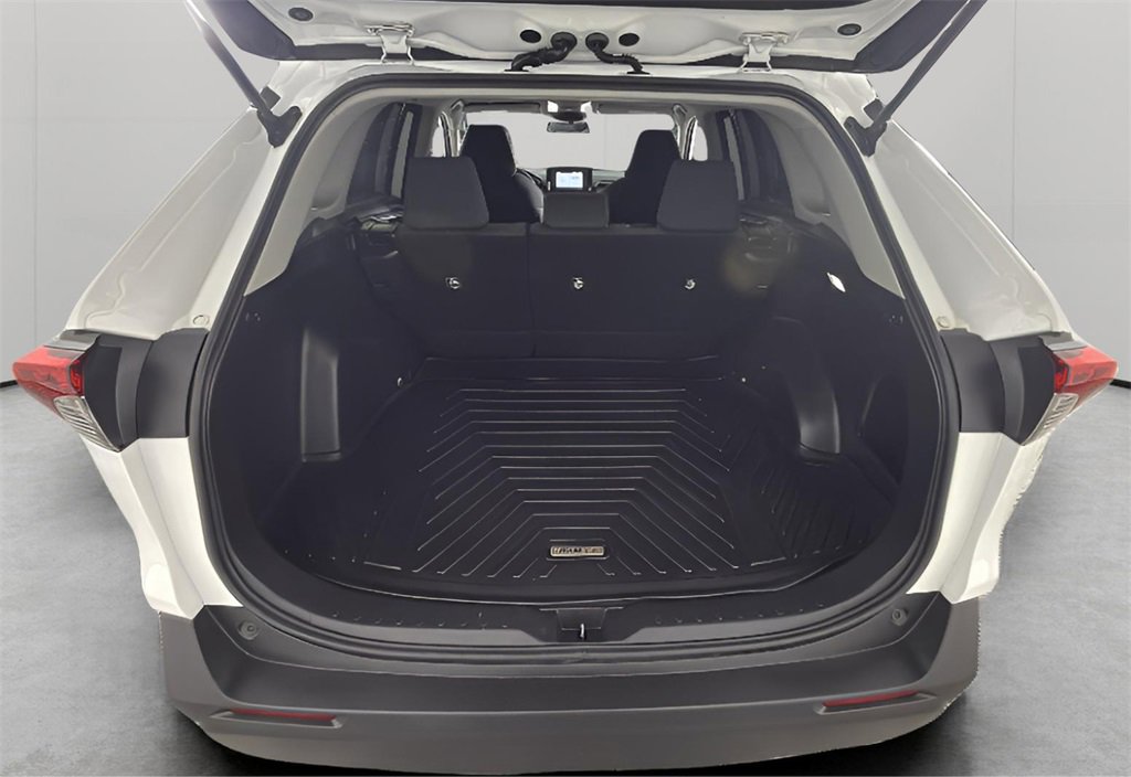 2022 Toyota RAV4 LE photo 26