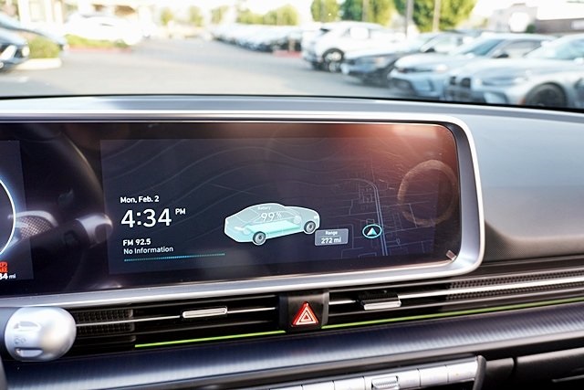 Used 2023 Gold Hyundai SEL image 22