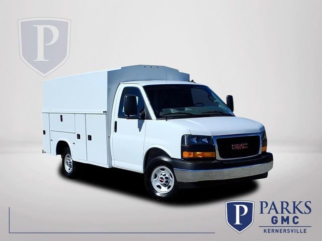2025 GMC Savana Cutaway Work Van's photo