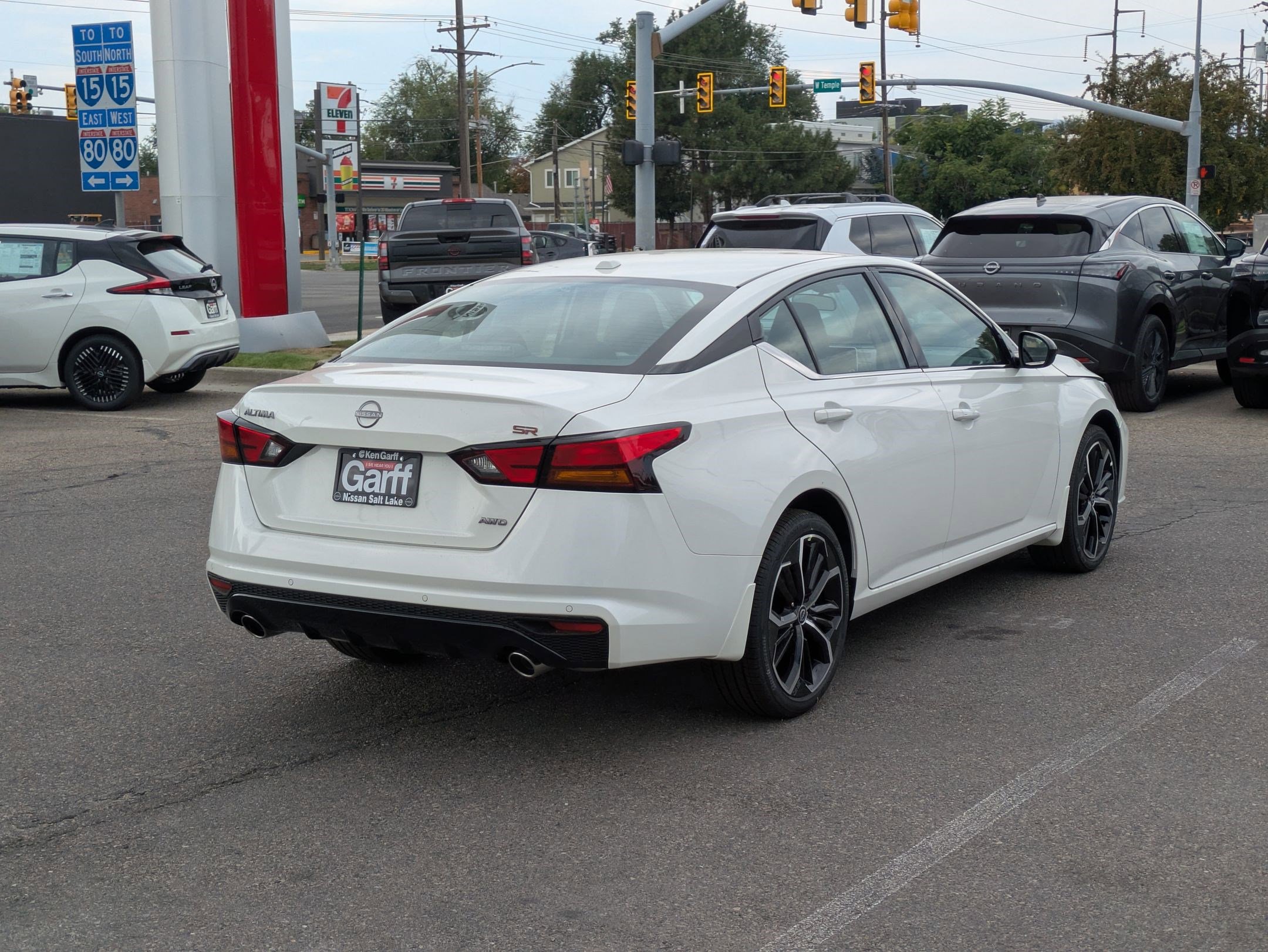 2025 Nissan Altima SR photo 3