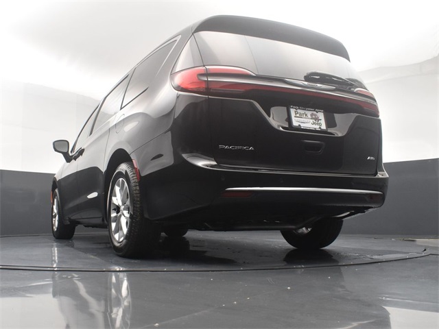 2026 Chrysler Pacifica photo 22