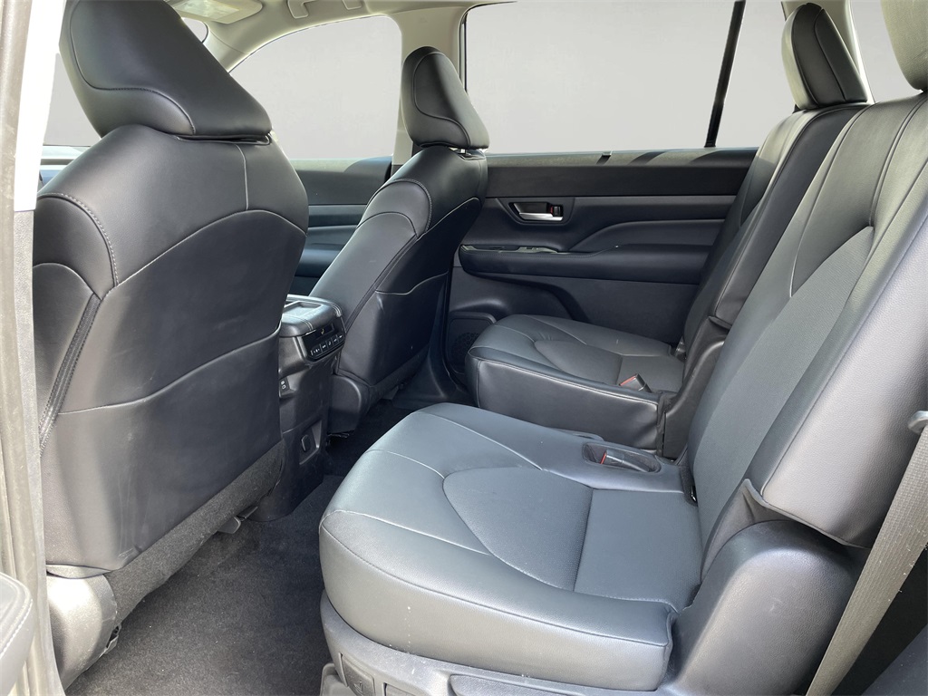 2024 Toyota Grand Highlander XLE photo 13