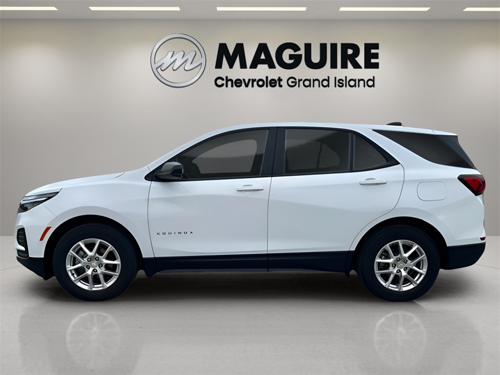 2023 Chevrolet Equinox LS photo 3