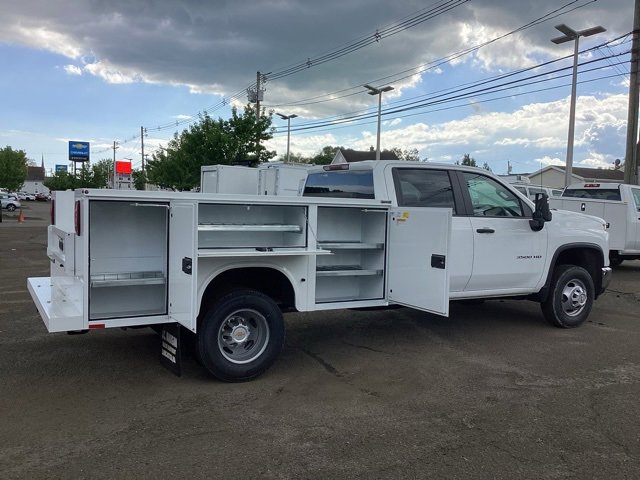 2025 Chevrolet Silverado 3500HD Work Truck photo 2