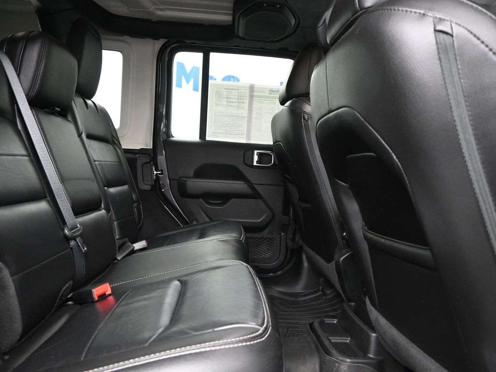 2021 Jeep Wrangler Unlimited Sahara photo 6
