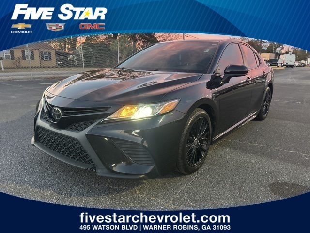 2020 Toyota Camry SE Nightshade's photo