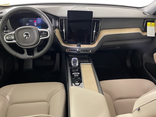 2026 Volvo XC60 Plus photo 36