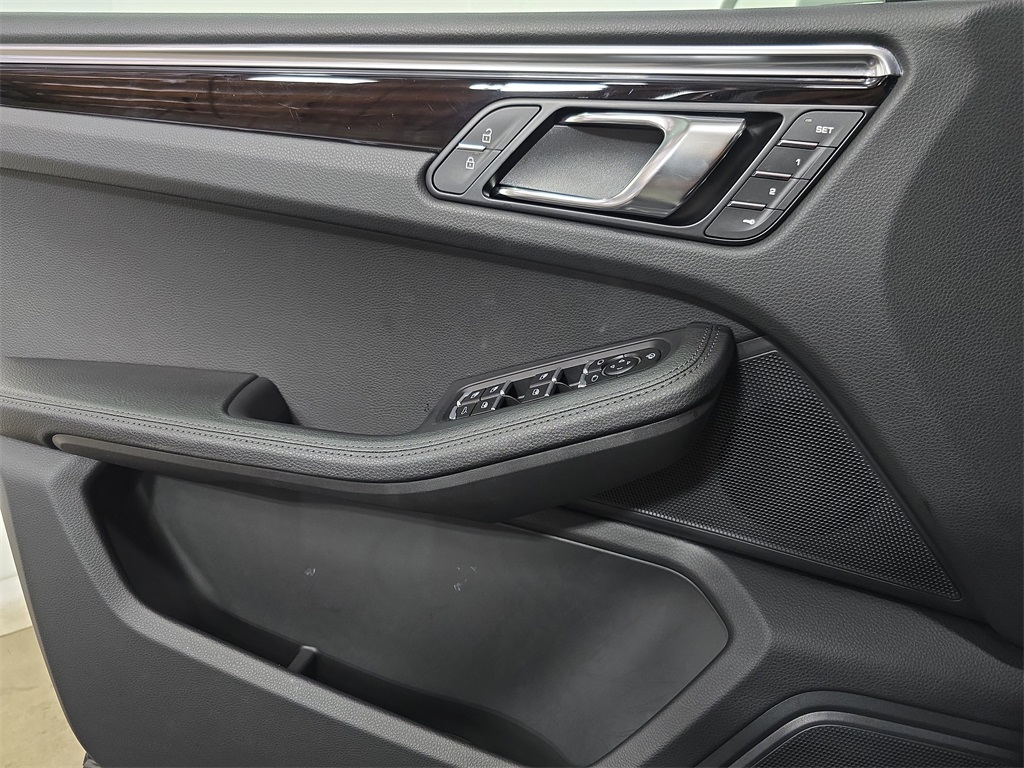 2025 Porsche Macan T photo 22