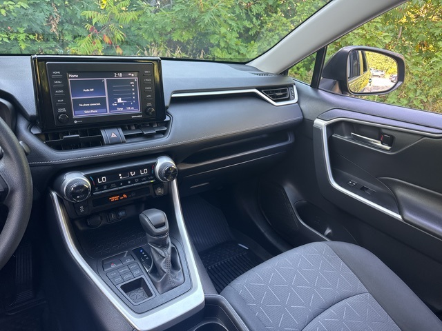 2021 Toyota RAV4 XLE photo 34