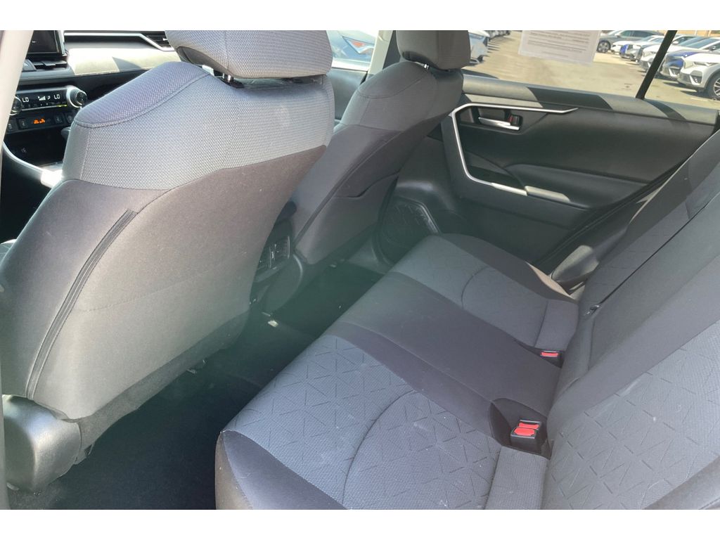 2023 Toyota RAV4 XLE photo 13