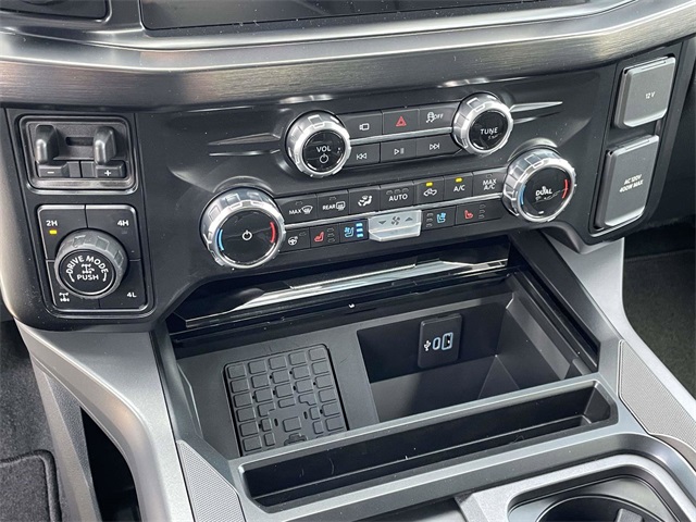 2026 Ford F-250 Lariat photo 11