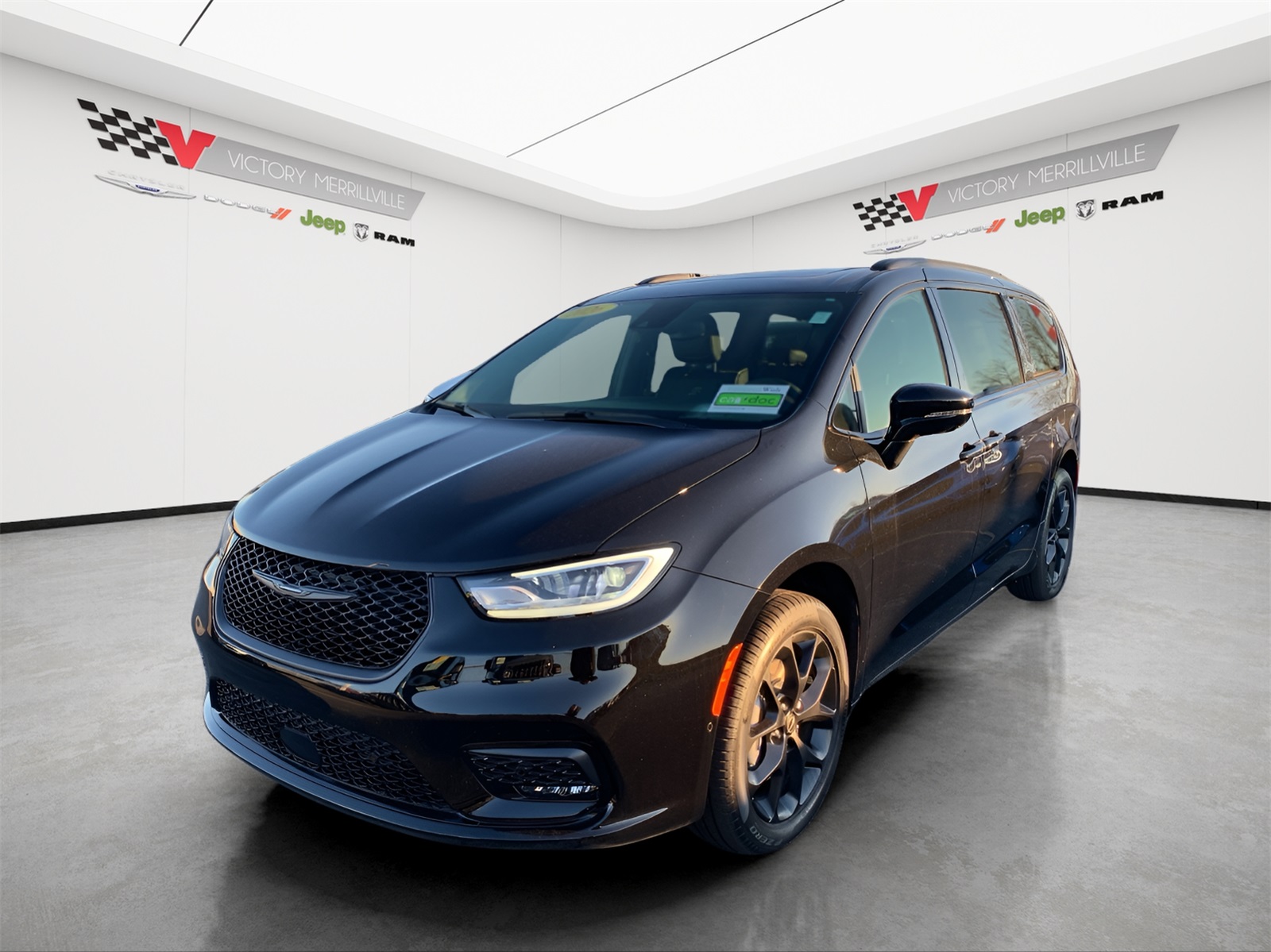 2026 Chrysler Pacifica Limited's photo