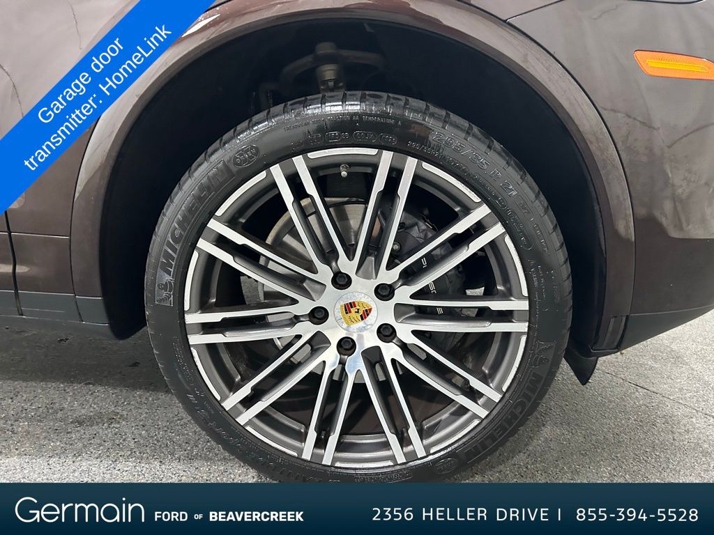 2017 Porsche Cayenne Base photo 9