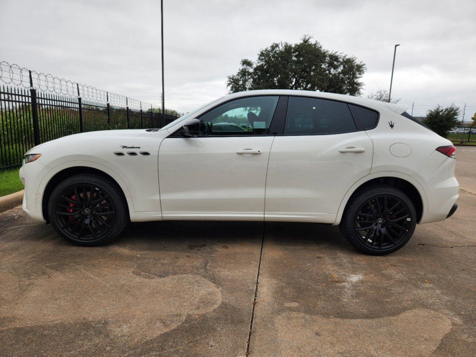 2024 Maserati Levante Modena photo 4