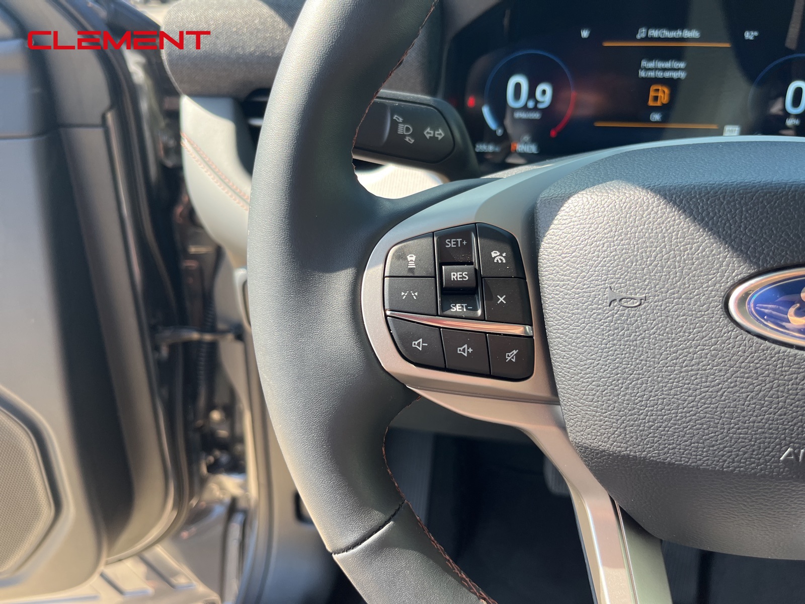 2025 Ford Explorer photo 4