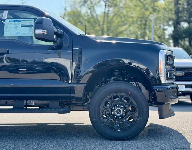 2025 Ford F-350 Lariat photo 2