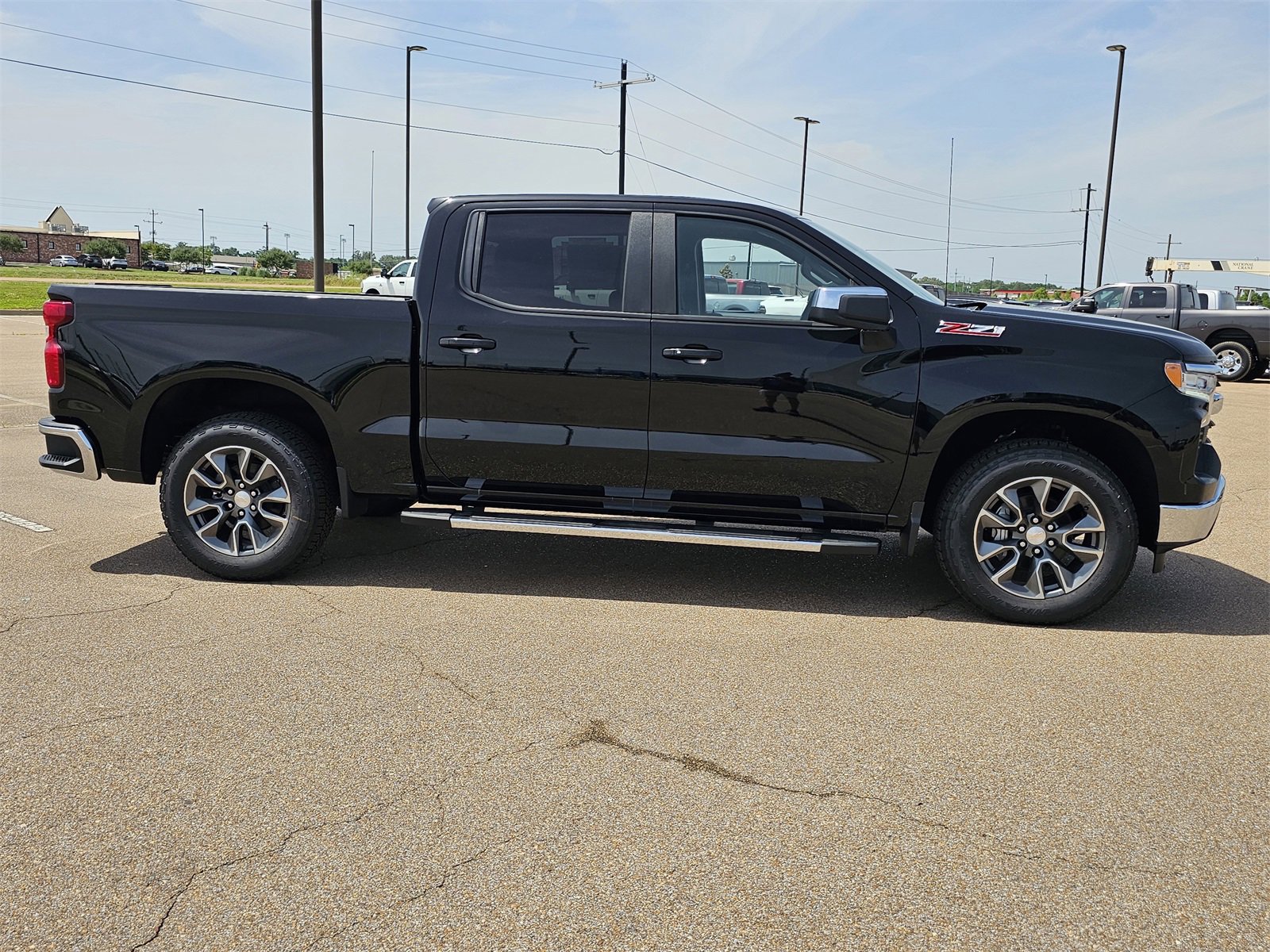 2025 Chevrolet Silverado 1500 LT photo 2