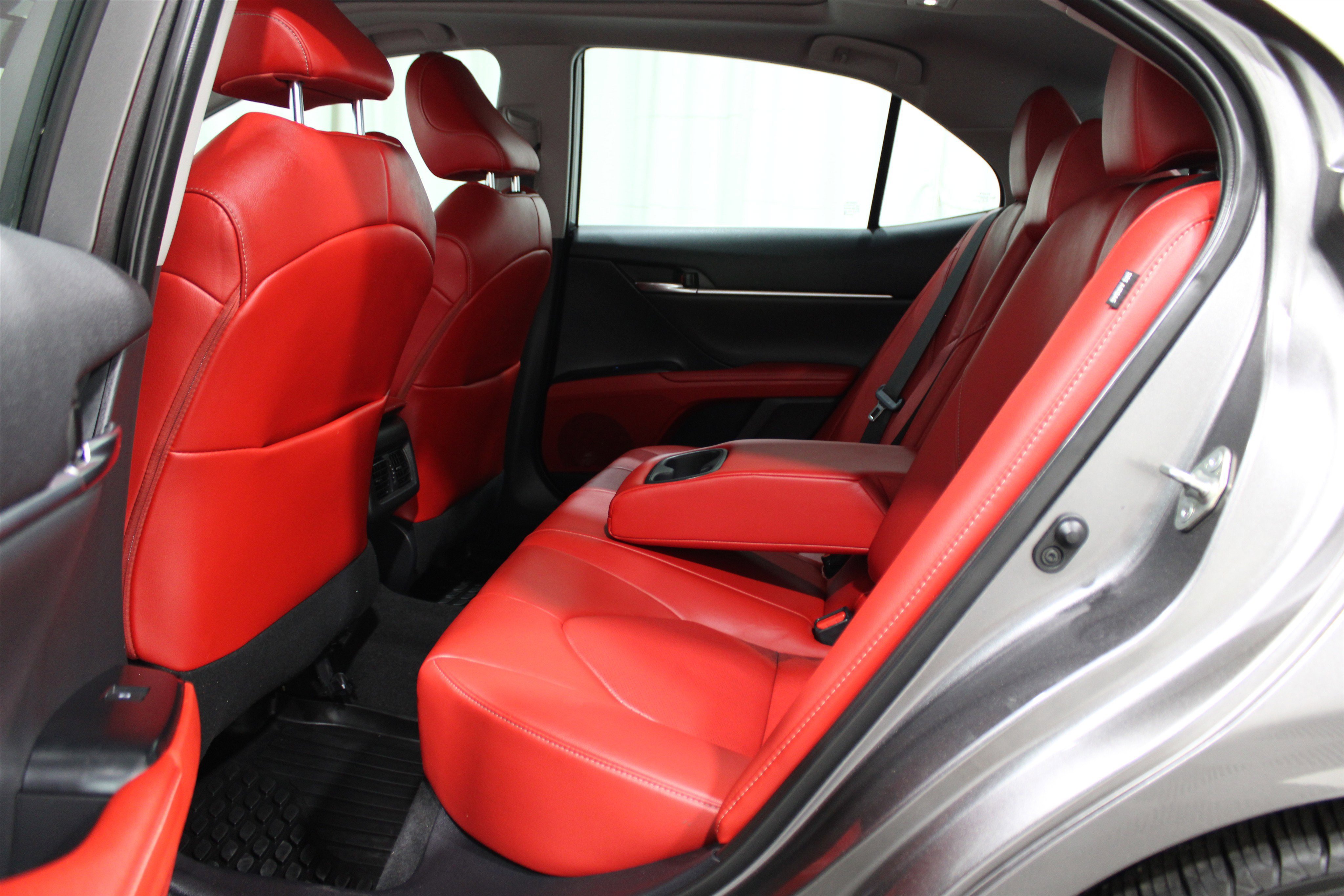 2020 Toyota Camry XSE photo 9