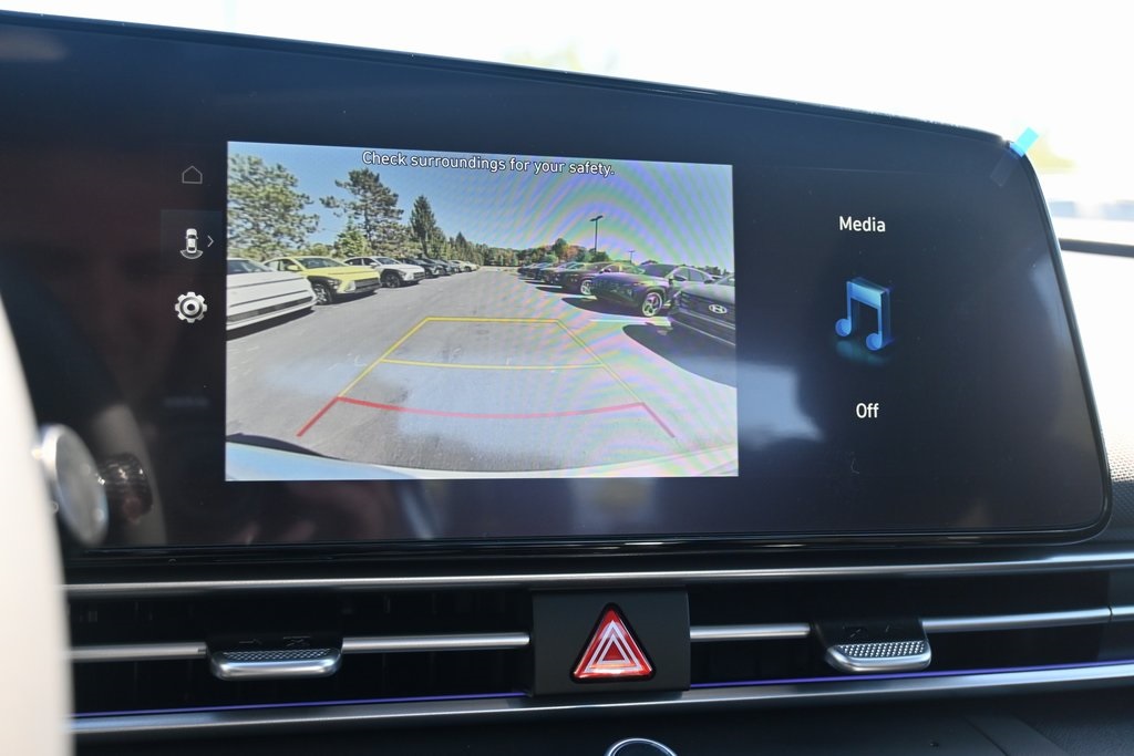 2025 Hyundai Elantra SEL Convenience photo 19