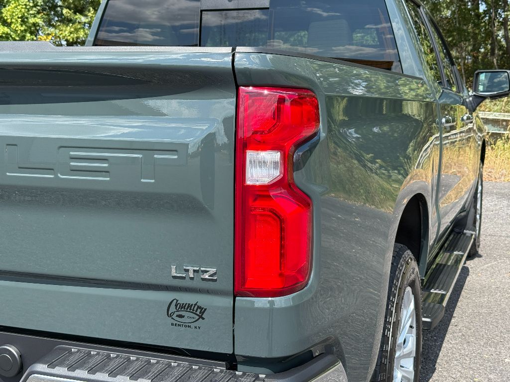 2026 Chevrolet Silverado 1500 LTZ photo 9