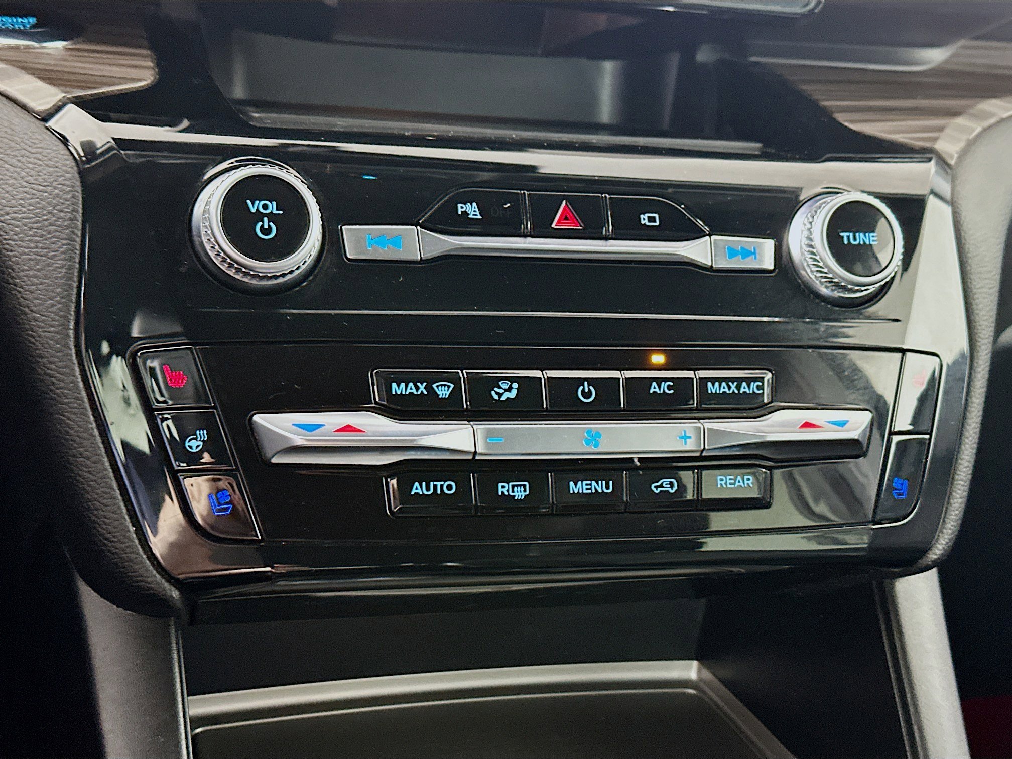 2023 Ford Explorer Limited photo 16