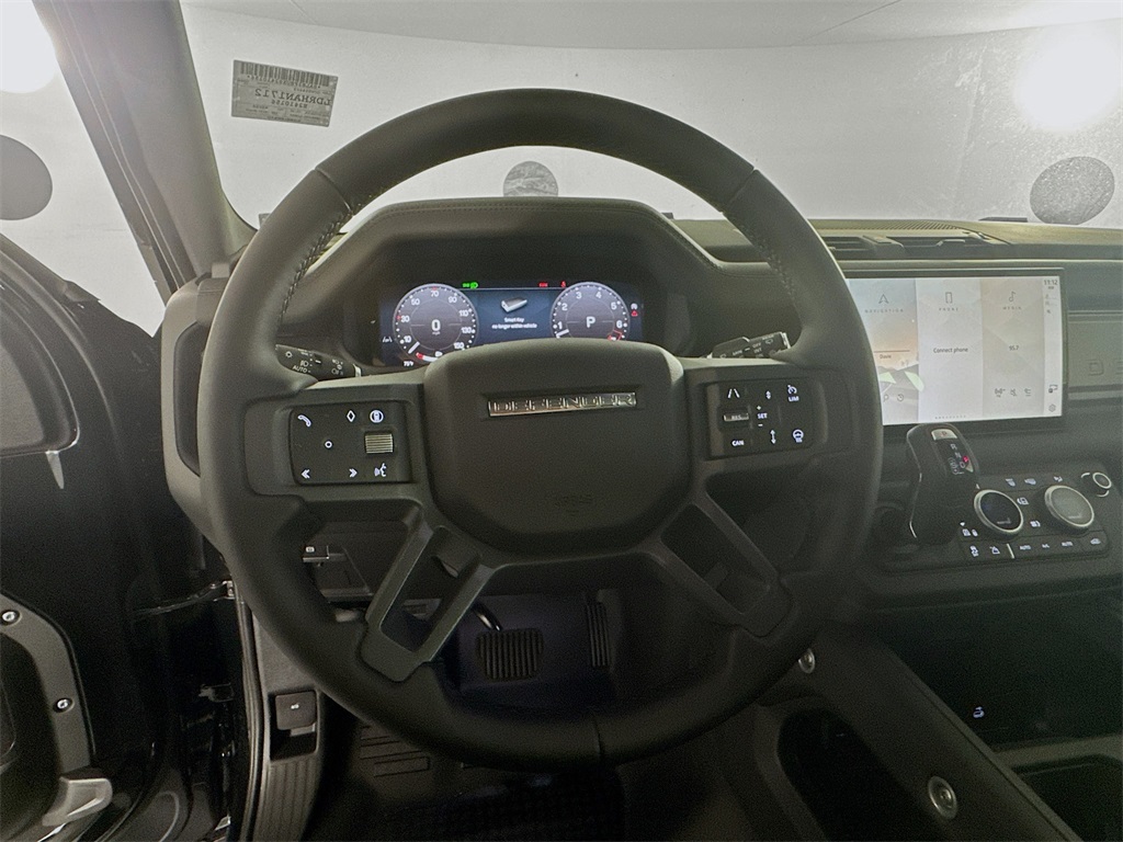 2025 Land Rover Defender 130 X-Dynamic SE photo 11
