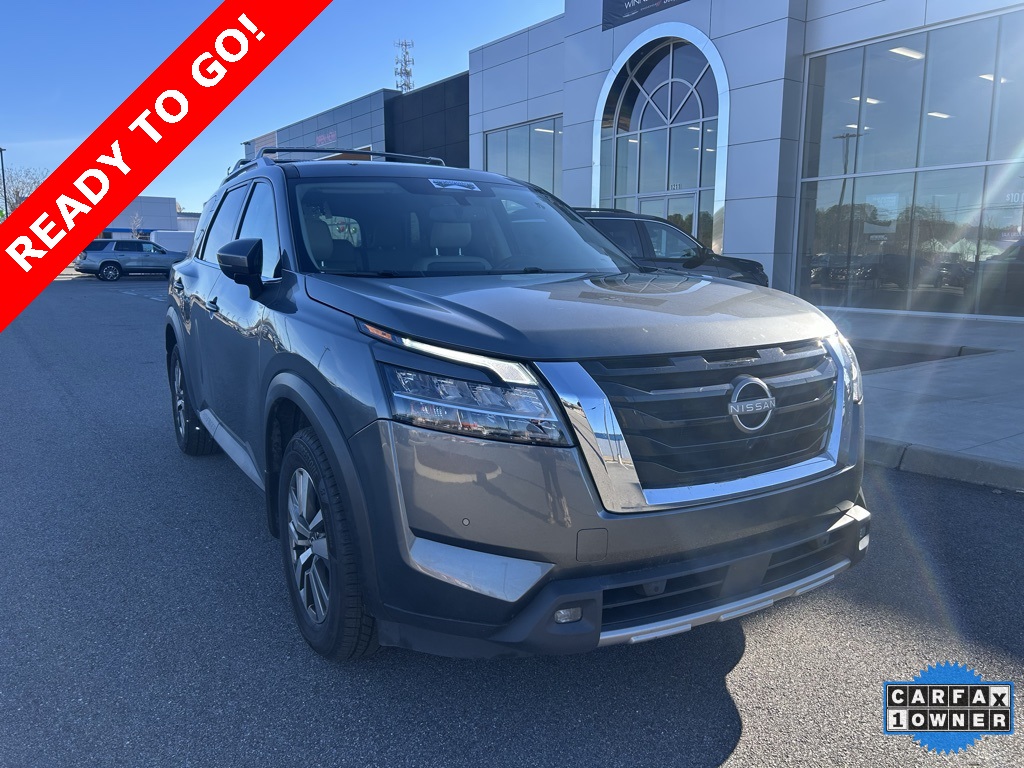 2022 Nissan Pathfinder SL's photo