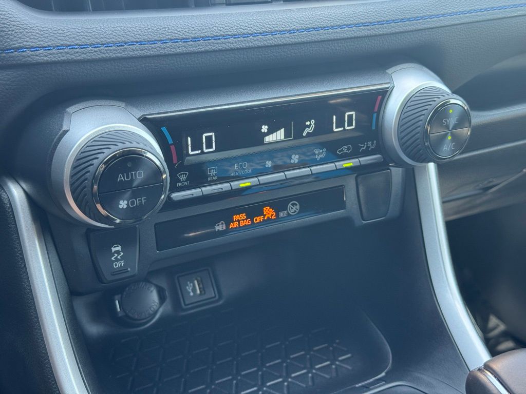 2024 Toyota RAV4 Hybrid SE photo 28