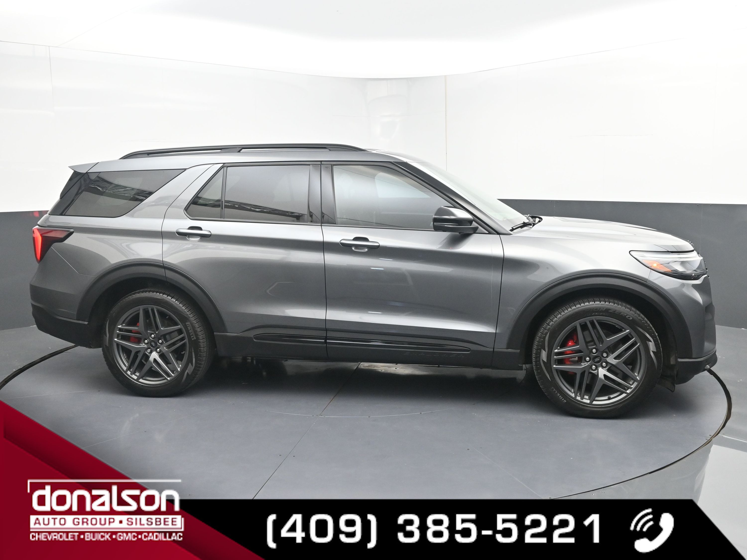 2025 Ford Explorer ST's photo