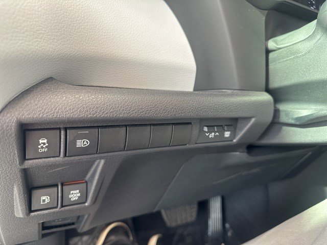 2025 Toyota Sienna XLE photo 18