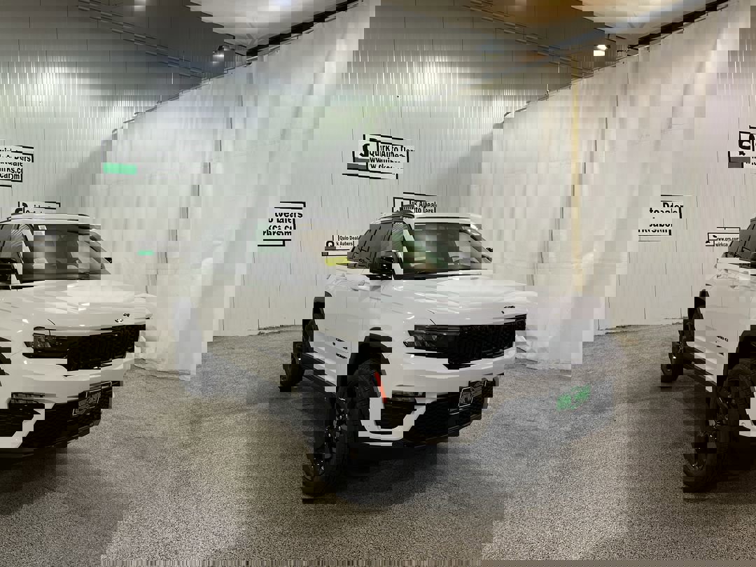 2025 Jeep Grand Cherokee Limited photo 2