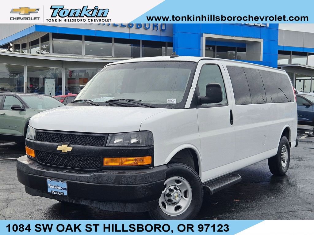 2023 Chevrolet Express Passenger LS's photo