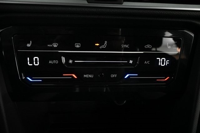2025 Volkswagen Taos SE photo 13
