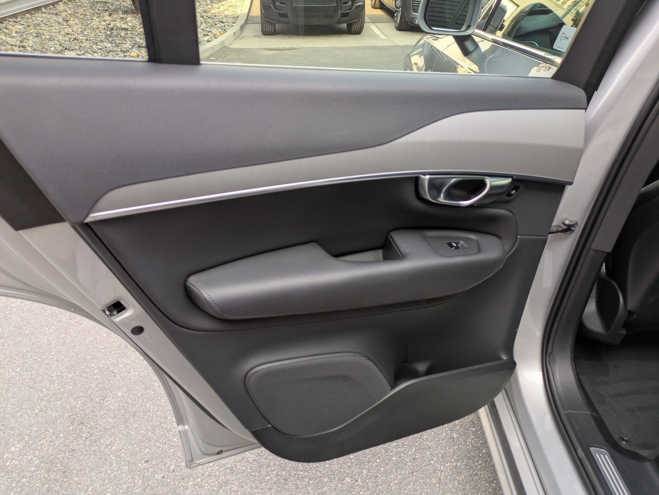 2025 Volvo XC90 Core photo 28