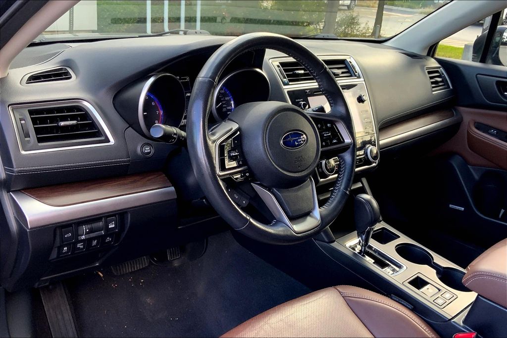 2018 Subaru Outback 2.5i Touring photo 12